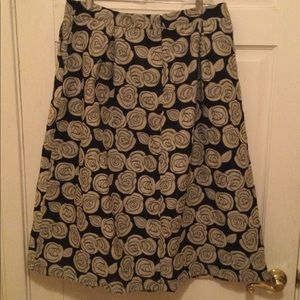 Cute retro-inspired swingy skirt with pockets!